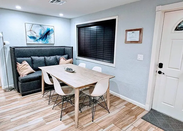 3br/2ba Cozy House In *