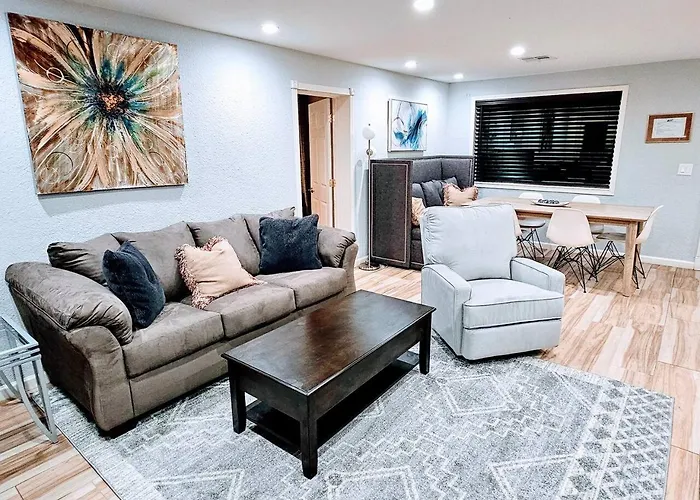 3br/2ba Cozy House In Phoenix